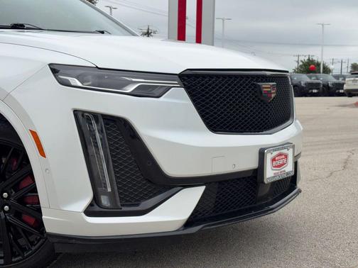 Crystal White Tricoat 2025 Cadillac XT6 Sport AWD