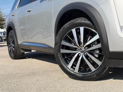 2023 Nissan Pathfinder Platinum 4WD