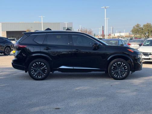 2025 Nissan Rogue Platinum