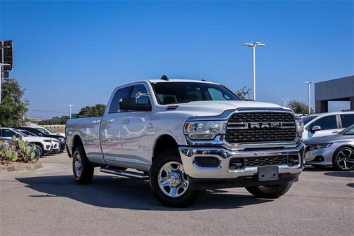 2022 RAM 3500 Big Horn Crew Cab 4x4 8' Box