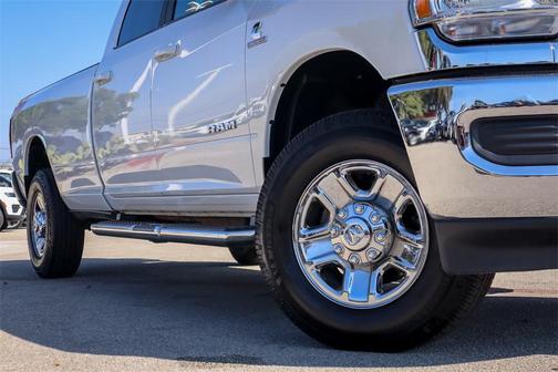 2022 RAM 3500 Big Horn Crew Cab 4x4 8' Box