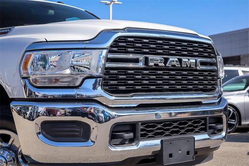 2022 RAM 3500 Big Horn Crew Cab 4x4 8' Box