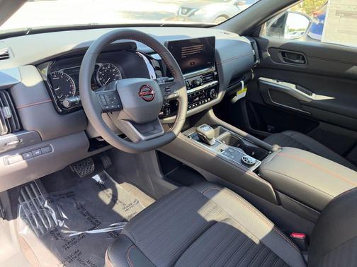 Everest White Pearl Tricoat 2026 Nissan Pathfinder Rock Creek