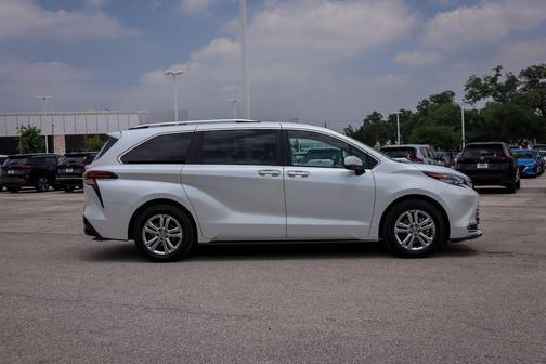 2023 Toyota Sienna Platinum 7 Passenger