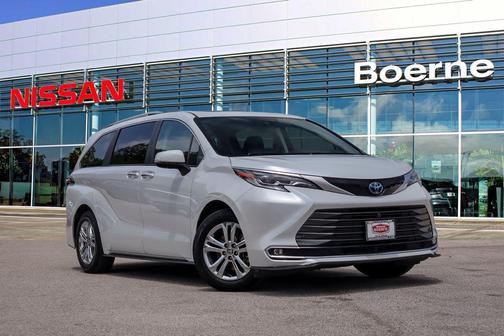 2023 Toyota Sienna Platinum 7 Passenger
