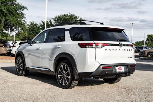 Everest White Pearl Tricoat 2026 Nissan Pathfinder Platinum