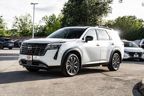 Everest White Pearl Tricoat 2026 Nissan Pathfinder Platinum
