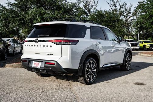 Everest White Pearl Tricoat 2026 Nissan Pathfinder Platinum
