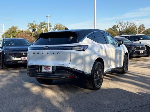 Everest White Pearl Tricoat/Super Black 2026 Nissan Murano Platinum