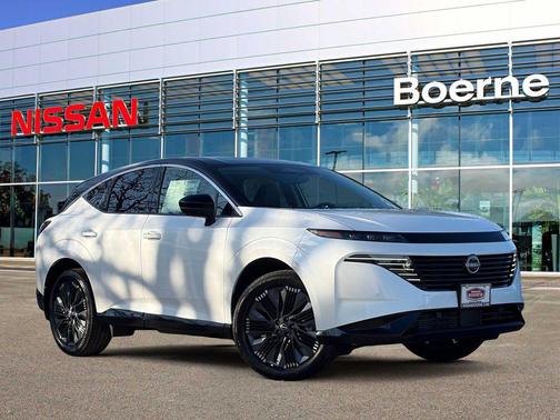 Everest White Pearl Tricoat/Super Black 2026 Nissan Murano Platinum