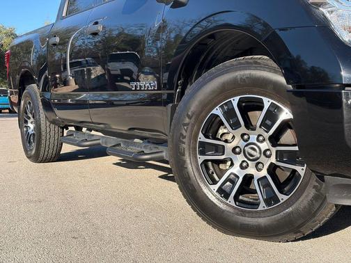 2024 Nissan Titan SV