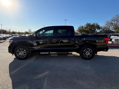 2024 Nissan Titan SV