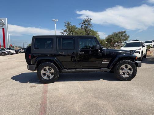 Black Clearcoat 2016 Jeep Wrangler Unlimited Sahara
