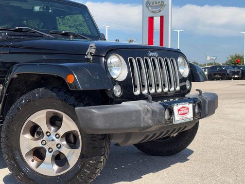 Black Clearcoat 2016 Jeep Wrangler Unlimited Sahara