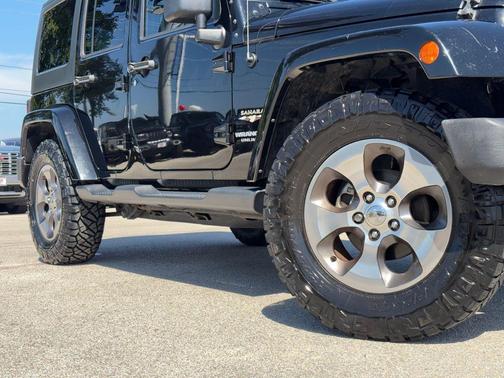 Black Clearcoat 2016 Jeep Wrangler Unlimited Sahara