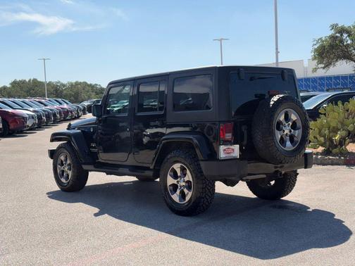 Black Clearcoat 2016 Jeep Wrangler Unlimited Sahara