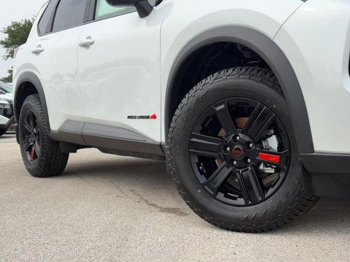 Everest White Pearl Tricoat 2026 Nissan Rogue Rock Creek
