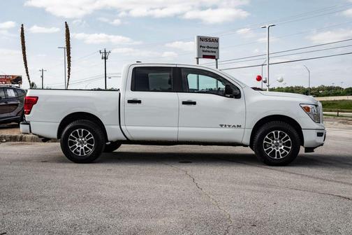 Glacier White 2024 Nissan Titan SV