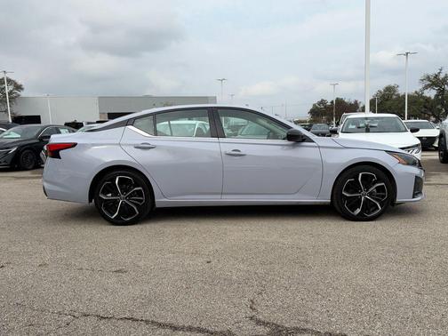 2024 Nissan Altima SR FWD