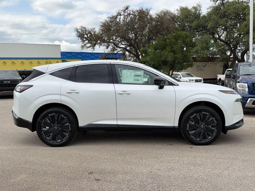 Everest White Pearl Tricoat 2026 Nissan Murano Platinum