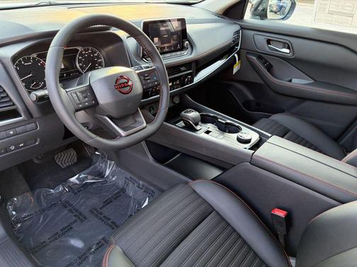 Everest White Pearl Tricoat 2026 Nissan Rogue Rock Creek