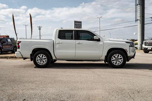 Glacier White 2024 Nissan Frontier SV