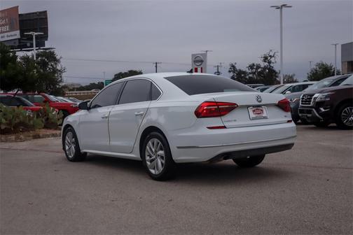 2018 Volkswagen Passat 2.0T SE