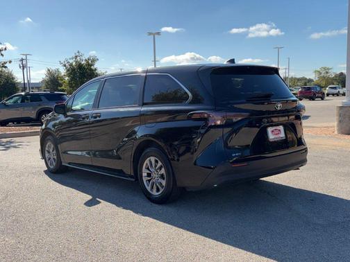 Midnight Black Metallic 2025 Toyota Sienna LE