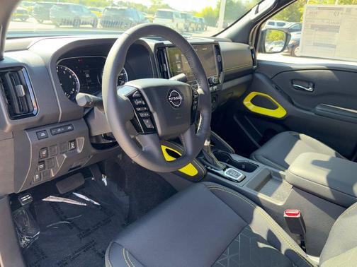 Super Black 2027 Nissan Frontier SV