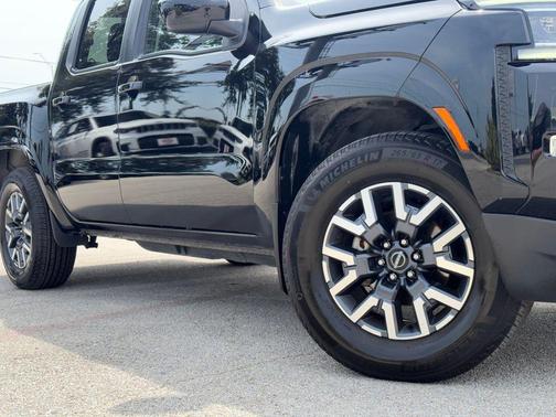 Super Black 2024 Nissan Frontier SL