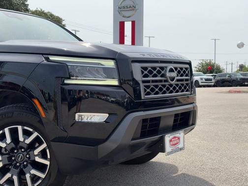 Super Black 2024 Nissan Frontier SL