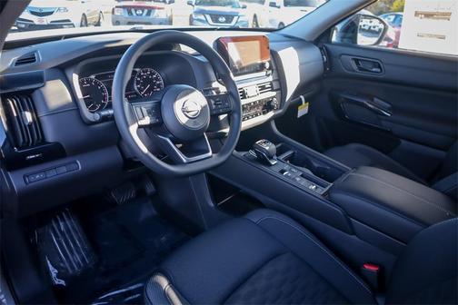 2025 Nissan Pathfinder S FWD