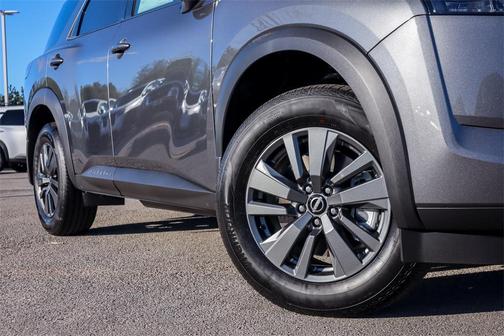 2025 Nissan Pathfinder S FWD