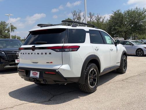 Everest White Pearl Tricoat 2026 Nissan Pathfinder Rock Creek