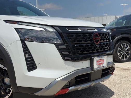 Everest White Pearl Tricoat 2026 Nissan Pathfinder Rock Creek