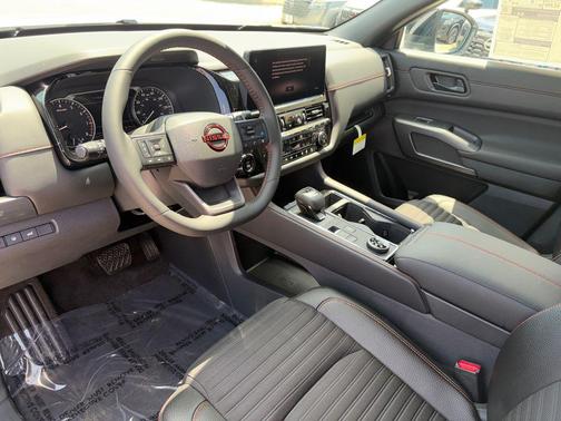 Everest White Pearl Tricoat 2026 Nissan Pathfinder Rock Creek