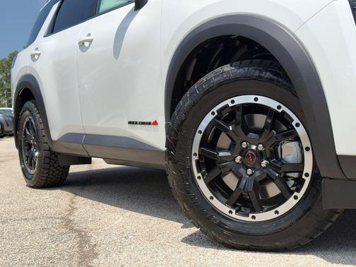 Everest White Pearl Tricoat 2026 Nissan Pathfinder Rock Creek