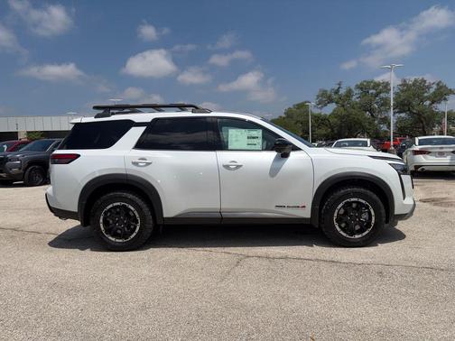 Everest White Pearl Tricoat 2026 Nissan Pathfinder Rock Creek