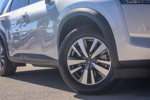 2023 Nissan Pathfinder SL FWD