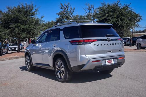 2023 Nissan Pathfinder SL FWD