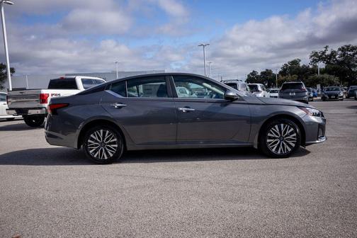 Gun Metallic 2025 Nissan Altima 2.5 SV