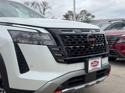 Everest White Pearl Tricoat 2026 Nissan Pathfinder Rock Creek