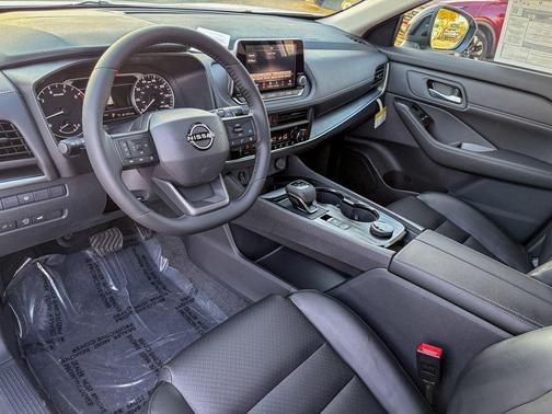 Everest White Pearl Tricoat 2026 Nissan Rogue Dark Armor