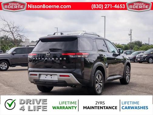 2022 Nissan Pathfinder SL 2WD
