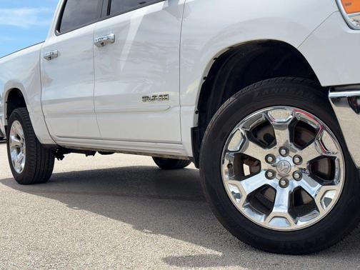 Bright White Clearcoat 2021 RAM 1500 Big Horn/Lone Star