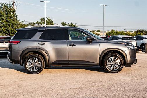 2025 Nissan Pathfinder SL 4WD