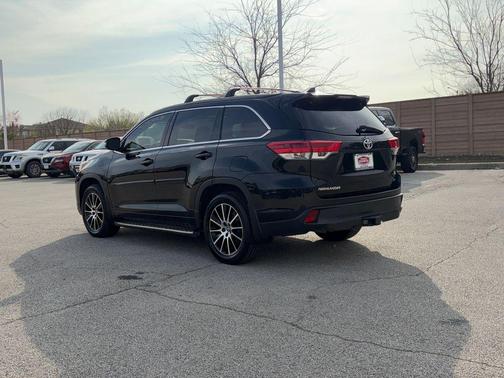 2017 Toyota Highlander SE