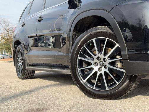 2017 Toyota Highlander SE