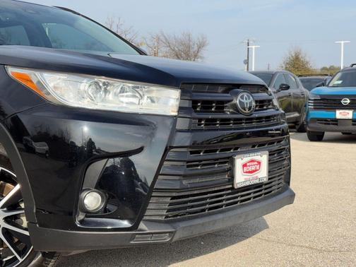 2017 Toyota Highlander SE