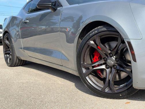 Sharkskin Metallic 2023 Chevrolet Camaro 2SS